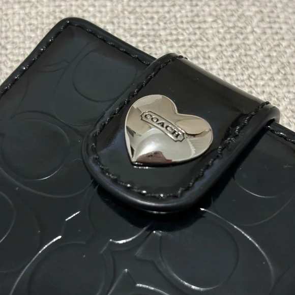 Coach Mirror Black Patent Leather Compact with Heart Snap - Picture 5 of 6
